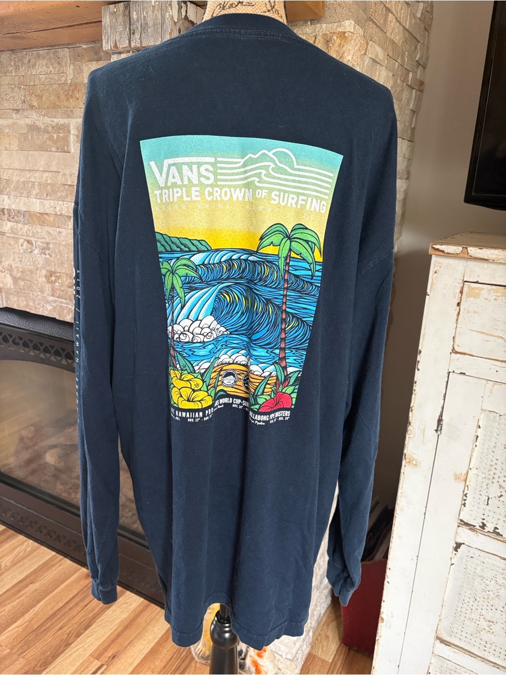 Van’s navy blue crew neck long sleeve tshirt Triple Crown of Surfing 2017 Hawaii